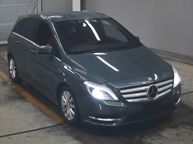 37 MERCEDES BENZ B CLASS 246242 2013 г. (ZIP Tokyo)